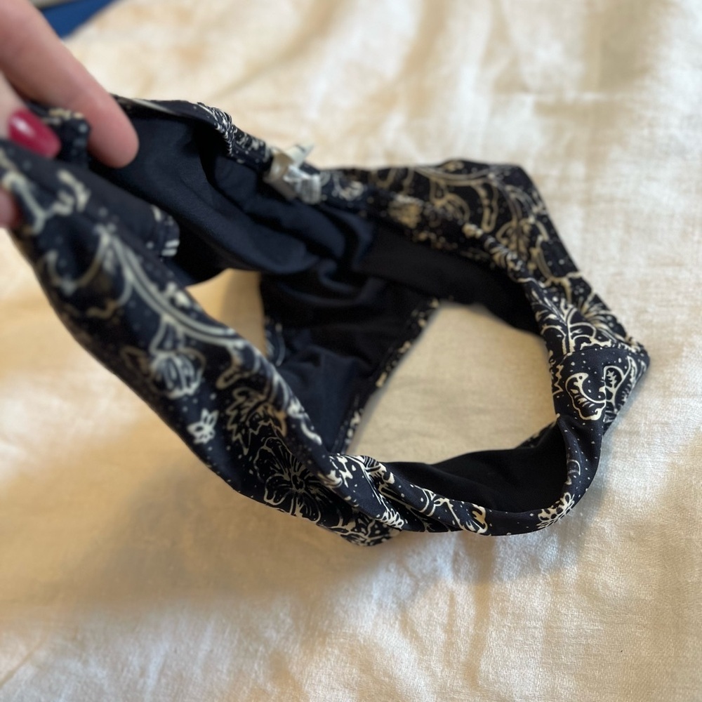 American Eagle Outfitters Black and Cream Bandeau Intimates. Size Med. - Picture 13 of 15